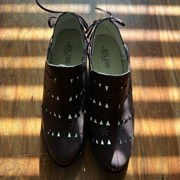 JBU Brown Ankle Booties Women’s Size 9.5 with Stylish Cut-out Design - Picture 1 of 7